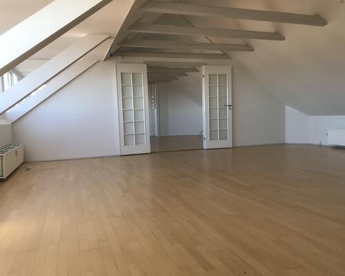 Flot 5 værelses lejlighed på 215 m² beliggende i Slagelse.