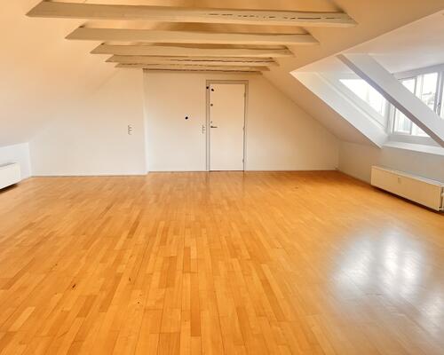 Flot 5 værelses lejlighed på 215 m² beliggende i Slagelse.