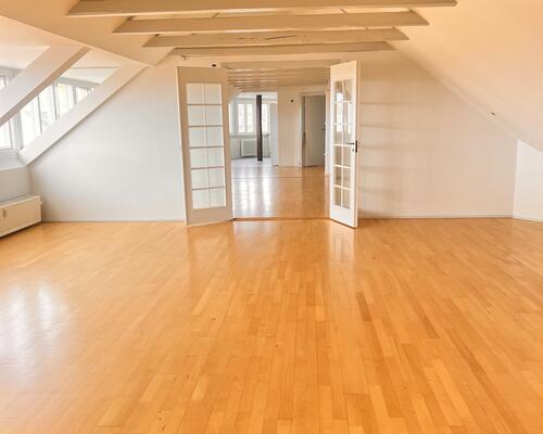 Flot 5 værelses lejlighed på 215 m² beliggende i Slagelse.