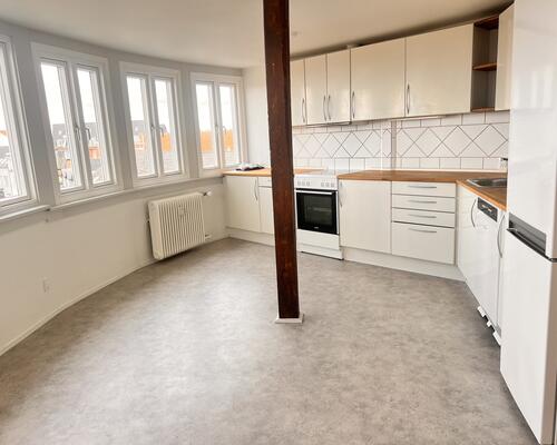 Flot 5 værelses lejlighed på 215 m² beliggende i Slagelse.