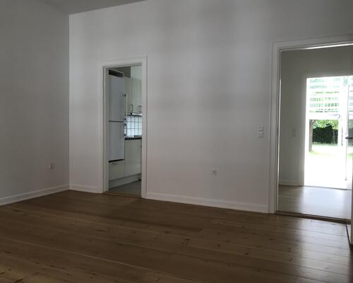 Centralt beliggende lejlighed i flot ældre ejendom