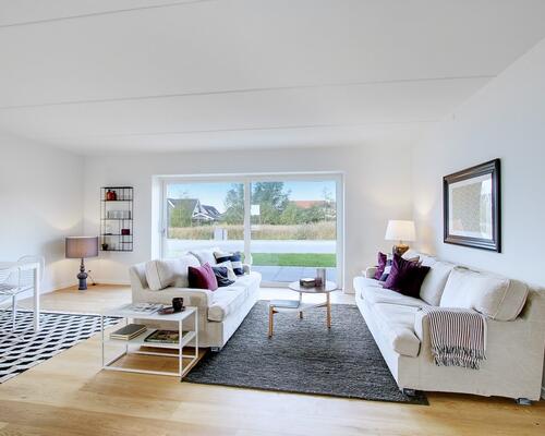 Halvt dobbelthus med skøn have