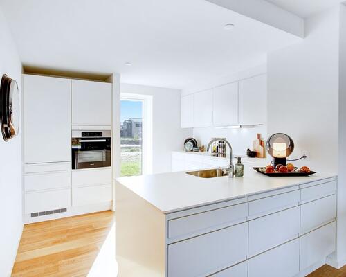 Halvt dobbelthus med skøn have