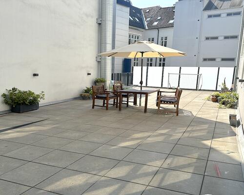 Unik lejlighed med stor privat terrasse, i hjertet af København