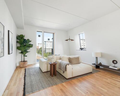 Stuelejlighed med privat terrasse