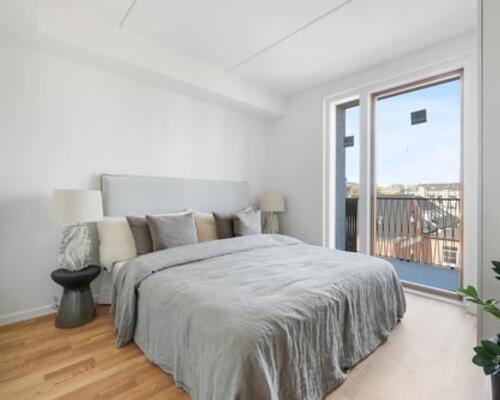 Stuelejlighed med privat terrasse