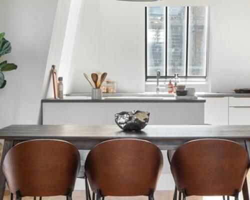 Stuelejlighed med privat terrasse