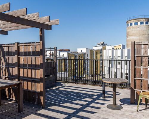 Utrolig flot stor 2 værelses lejlighed på 76 m² beliggende i flot nyere ejendom.