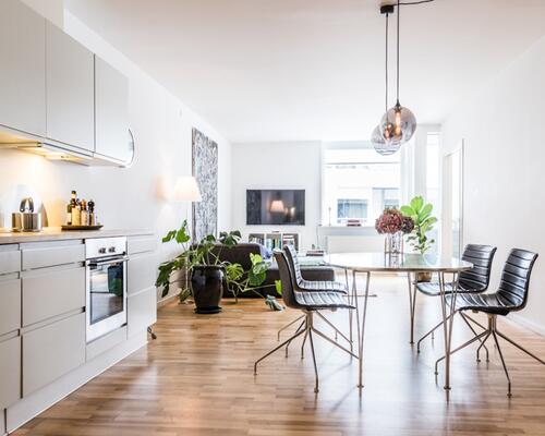 Ideelt beliggende på Amerika Plads ved Langelinie, få skridt fra Østerport Station og metroen med fremragende transportforbindelser og en attraktiv københavnsk adresse.