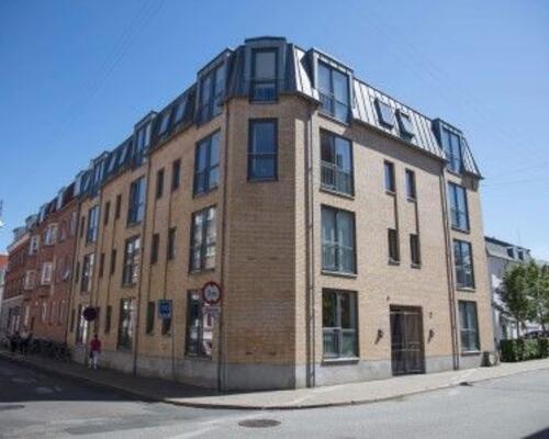 Stor lys 2-værelses studiebolig i Vestbyen