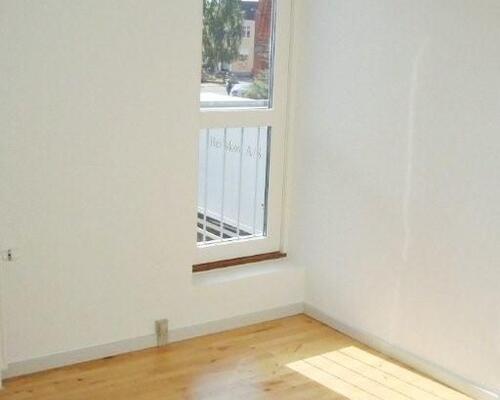 Stor lys 2-værelses studiebolig i Vestbyen