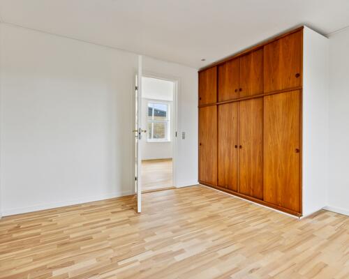 Flot lys og rummelig 2-værelses lejlighed