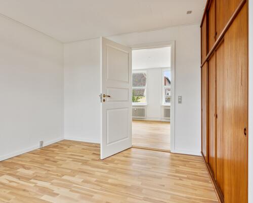 Flot lys og rummelig 2-værelses lejlighed