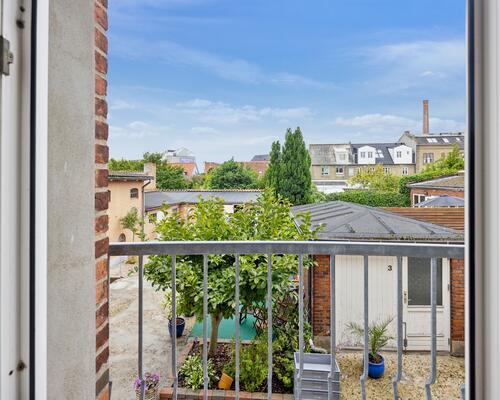 Flot lys og rummelig 2-værelses lejlighed