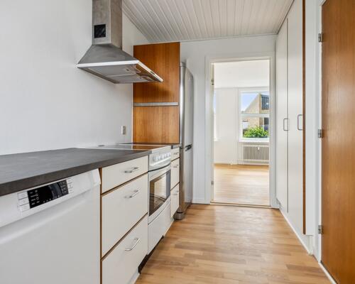 Flot lys og rummelig 2-værelses lejlighed