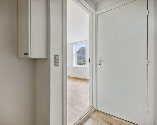 Flot lys og rummelig 2-værelses lejlighed