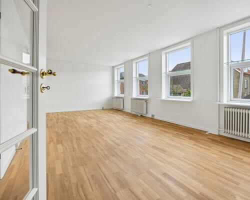 Flot lys og rummelig 2-værelses lejlighed