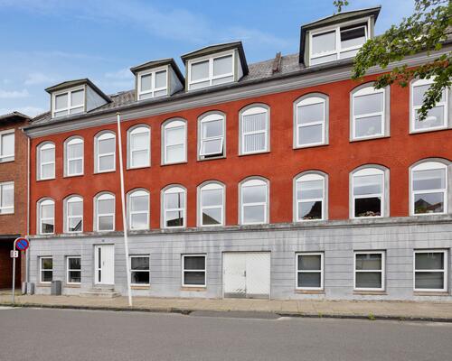 Flot lys og rummelig 2-værelses lejlighed