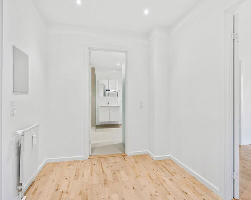 Nyrenoveret 2-værelses i Skalborg med elevator og lukket gårdmiljø – tæt på Aalborg Storcenter og bus