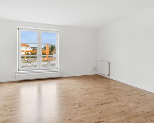 Nyrenoveret 2-værelses i Skalborg med elevator og lukket gårdmiljø – tæt på Aalborg Storcenter og bus