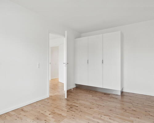 Nyrenoveret 2-værelses i Skalborg med elevator og lukket gårdmiljø – tæt på Aalborg Storcenter og bus