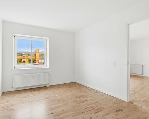 Nyrenoveret 2-værelses i Skalborg med elevator og lukket gårdmiljø – tæt på Aalborg Storcenter og bus