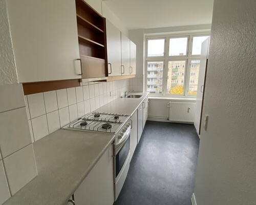Klassisk 3-værelses på 80 m2 tæt på gågaden – lys, indretningsvenlig og med fælles gårdmiljø