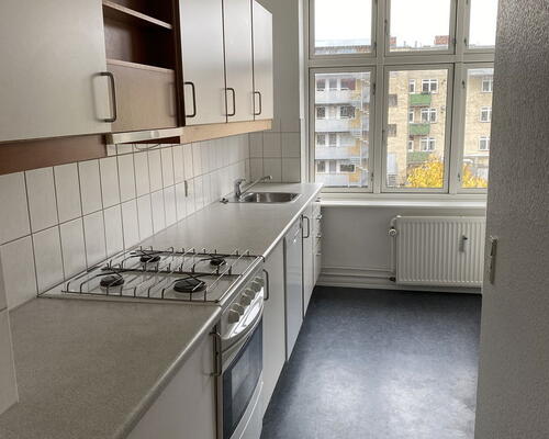 Klassisk 3-værelses på 80 m2 tæt på gågaden – lys, indretningsvenlig og med fælles gårdmiljø