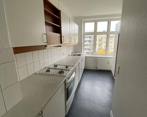 Klassisk 3-værelses på 80 m2 tæt på gågaden – lys, indretningsvenlig og med fælles gårdmiljø