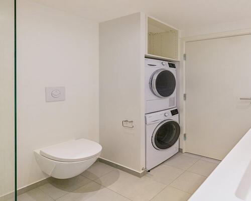 Lækker nyere lejlighed, med altan, på Frederiksberg