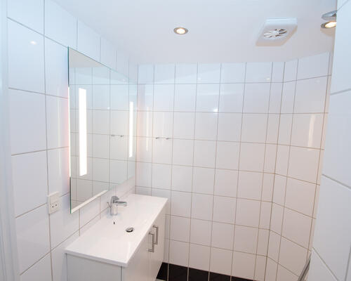 Lys og moderne lejlighed med gårdhave i Aalborg