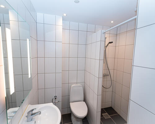 Moderne 2 værelses lejlighed med lys og luft i Aalborg