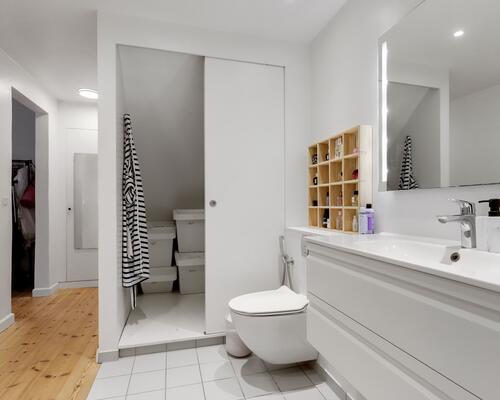 Stor 7-værelses lejlighed i stueplan ved byparken