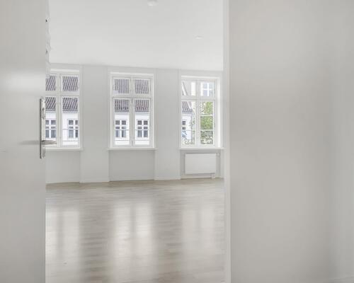 Skøn lys 3 værelses lejlighed