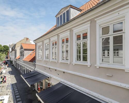 Skøn lys 3 værelses lejlighed