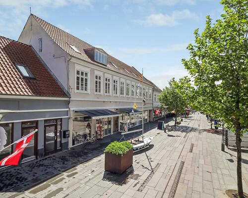 Skøn lys 3 værelses lejlighed