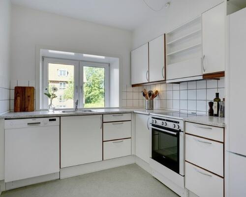 Lys 4-værelses på 81 m2 med tre gode værelser – tæt på indkøb, bus og sport