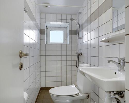 Lys 4-værelses på 81 m2 med tre gode værelser – tæt på indkøb, bus og sport