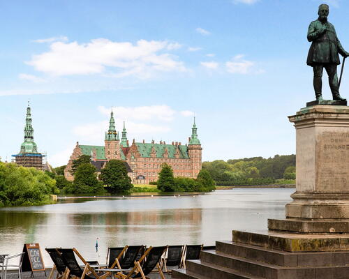 Stor 3-vær bolig på 96 m2. Altan ind mod gården. Gulvvarme. Ejendom fra 2021. Lys fra flere sider!