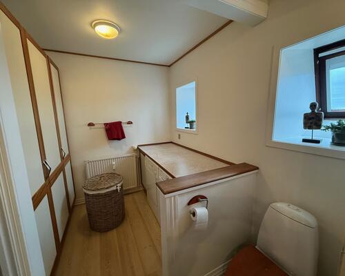 137 m² i to plan med super flot udsigt over by og vand.