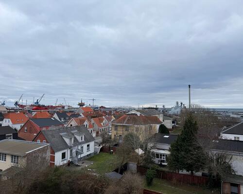 137 m² i to plan med super flot udsigt over by og vand.