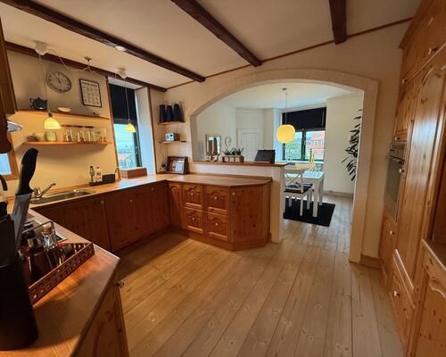 137 m² i to plan med super flot udsigt over by og vand.