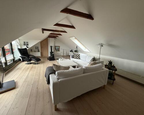 137 m² i to plan med super flot udsigt over by og vand.