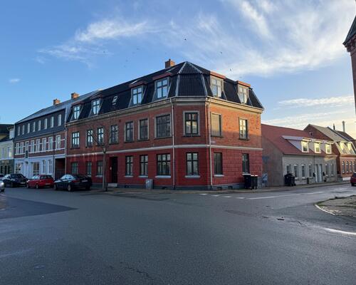 137 m² i to plan med super flot udsigt over by og vand.