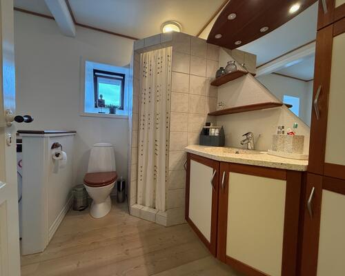 137 m² i to plan med super flot udsigt over by og vand.