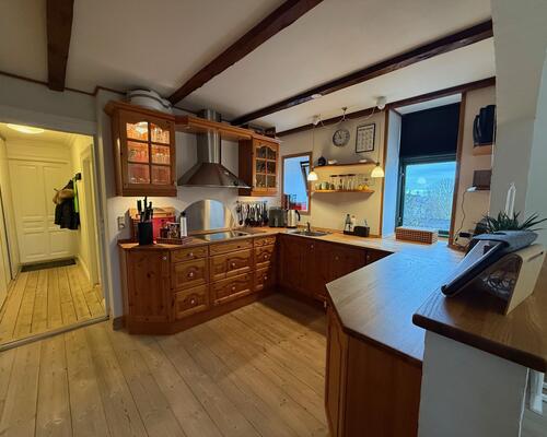 137 m² i to plan med super flot udsigt over by og vand.