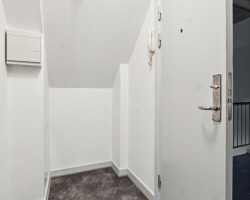 Moderne lejlighed øverst i ejendommen