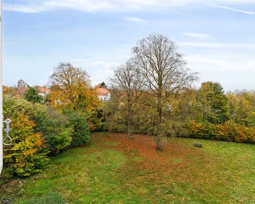 Moderne lejlighed øverst i ejendommen