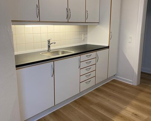 Skøn 3 vær. i vestbyen med altan