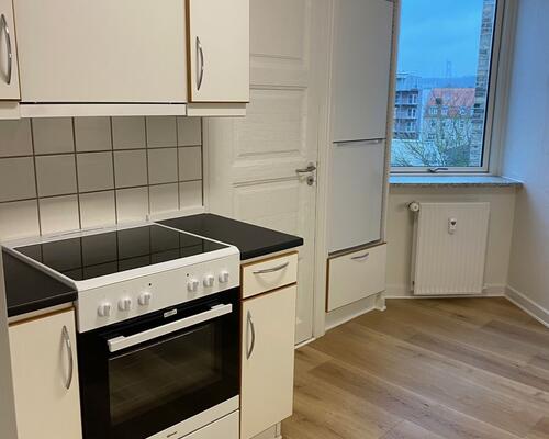 Skøn 3 vær. i vestbyen med altan